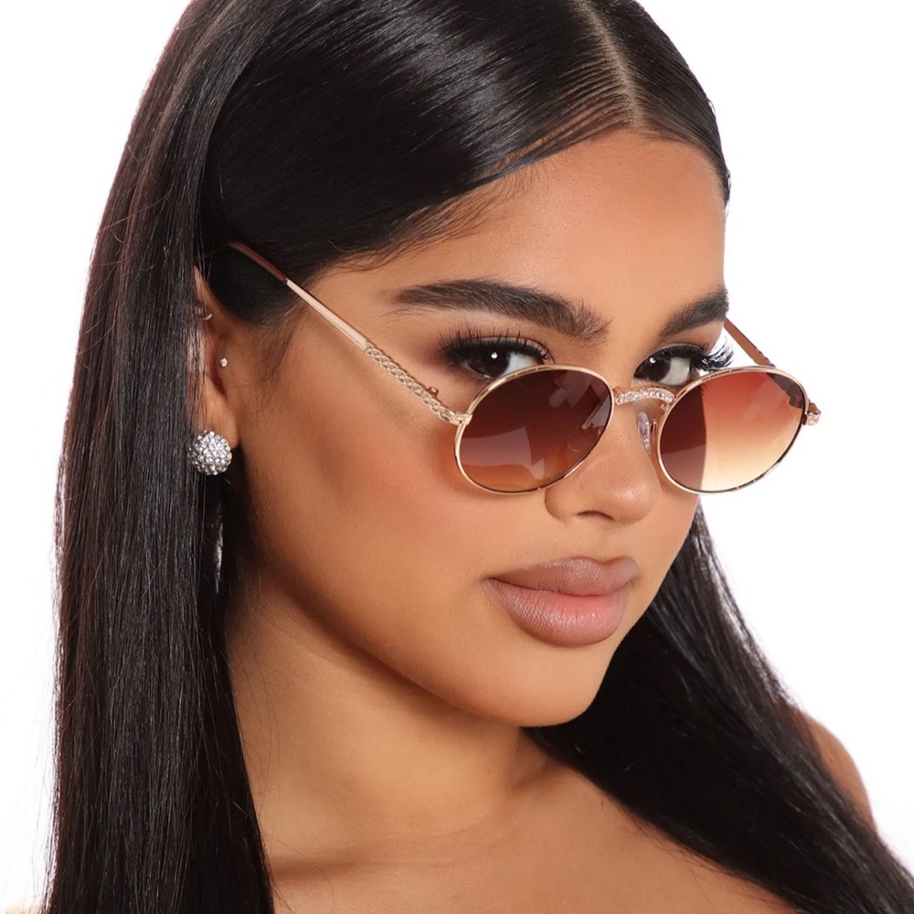 Rounded brown/ gold sunglasses